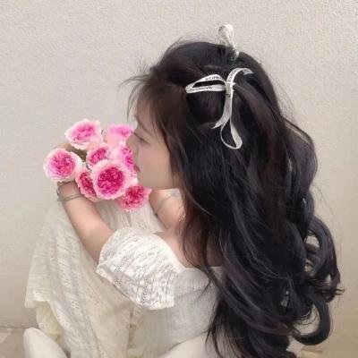 沙滩上的夏娃
